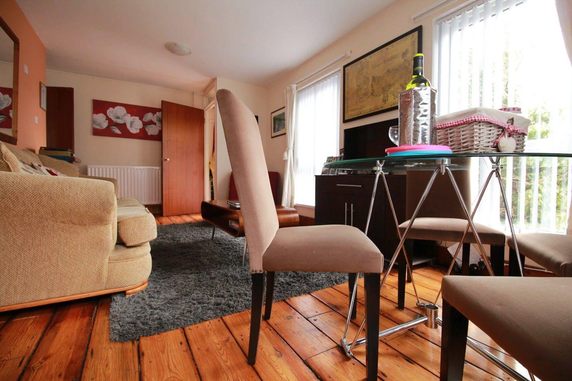 Perfect Central City Location - Parking - 3 Beds - 2 Bedrooms เบลฟาสต์ ภายนอก รูปภาพ