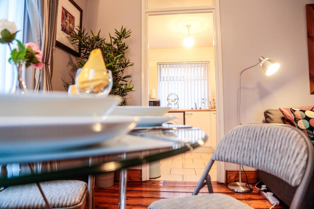 Perfect Central City Location - Parking - 3 Beds - 2 Bedrooms เบลฟาสต์ ภายนอก รูปภาพ