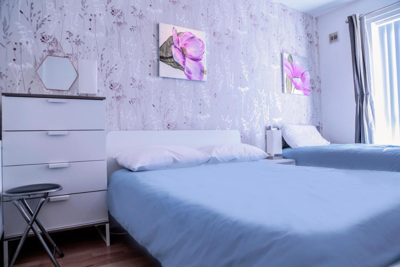 Perfect Central City Location - Parking - 3 Beds - 2 Bedrooms เบลฟาสต์ ภายนอก รูปภาพ