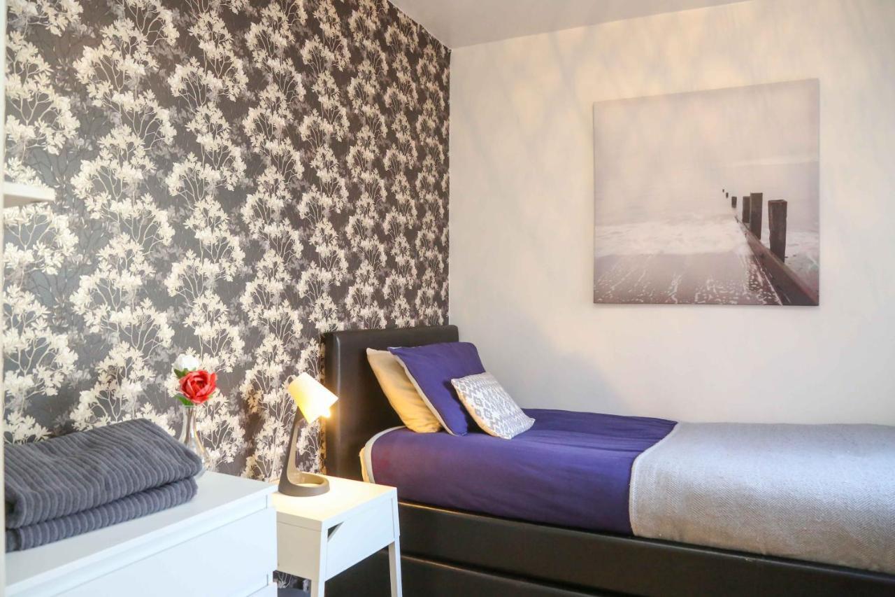 Perfect Central City Location - Parking - 3 Beds - 2 Bedrooms เบลฟาสต์ ภายนอก รูปภาพ