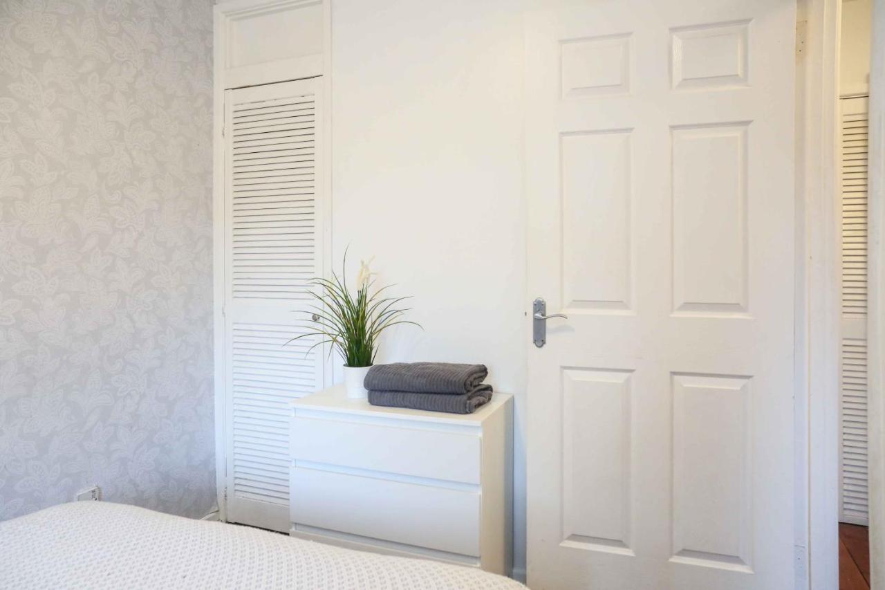 Perfect Central City Location - Parking - 3 Beds - 2 Bedrooms เบลฟาสต์ ภายนอก รูปภาพ